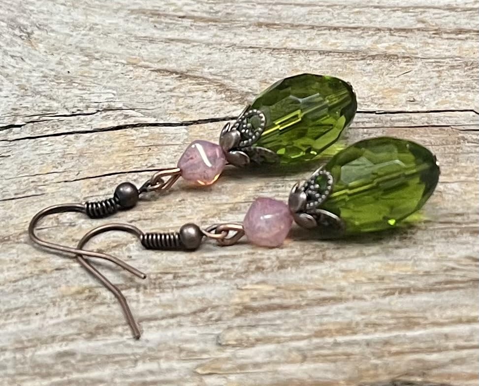 Vintage Ohrringe mit böhmischen Oliven Glasperlen - grĂŒn, rosa opal & kupfer
