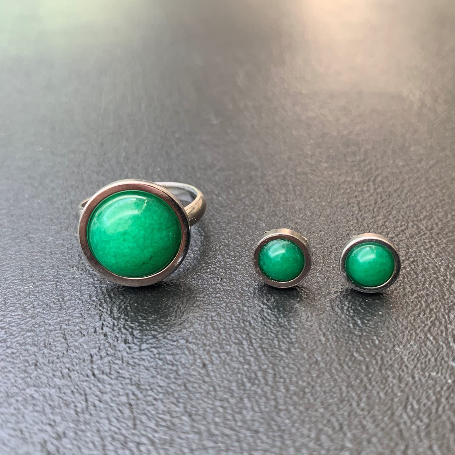 Ring- und Ohrring-Set mit Natursteinen - Passender Silber-Edelstahl-Ring und Ohrringe - Frauenring-Schutzamulett - Perfekt zum Verschenken (Jade Grün)
