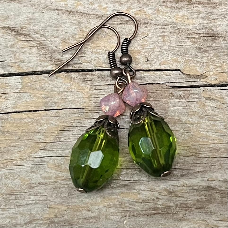 Vintage Ohrringe mit böhmischen Oliven Glasperlen - grĂŒn, rosa opal & kupfer