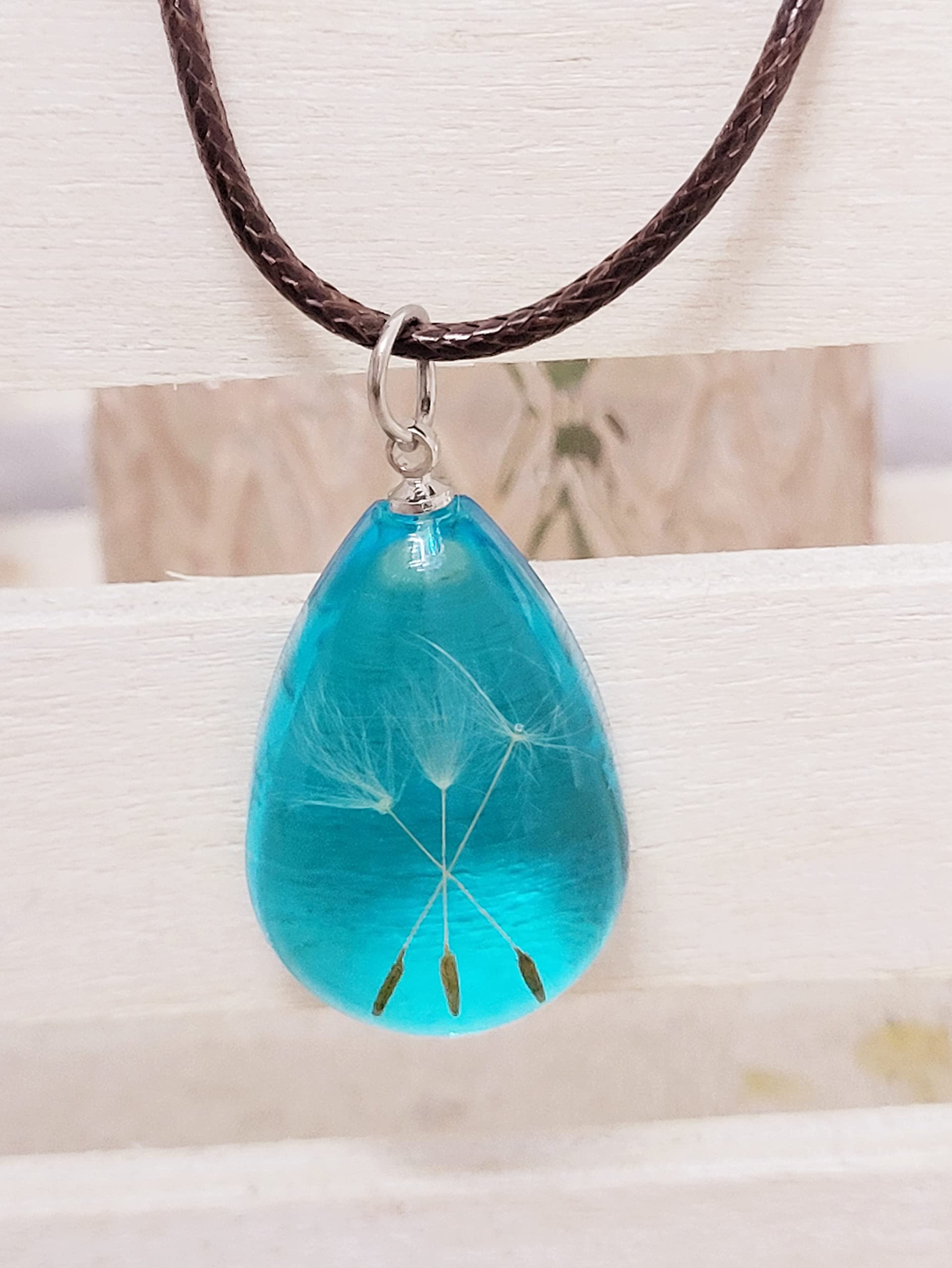„Wunschblume“ Halskette für Damen | Echte Pusteblume Samen in Kunstharz Anhänger (Tropfenform) | Boho Schmuck mit gewachster Baumwollkordel | Geschenkidee mit Bedeutung (Himmelblau)