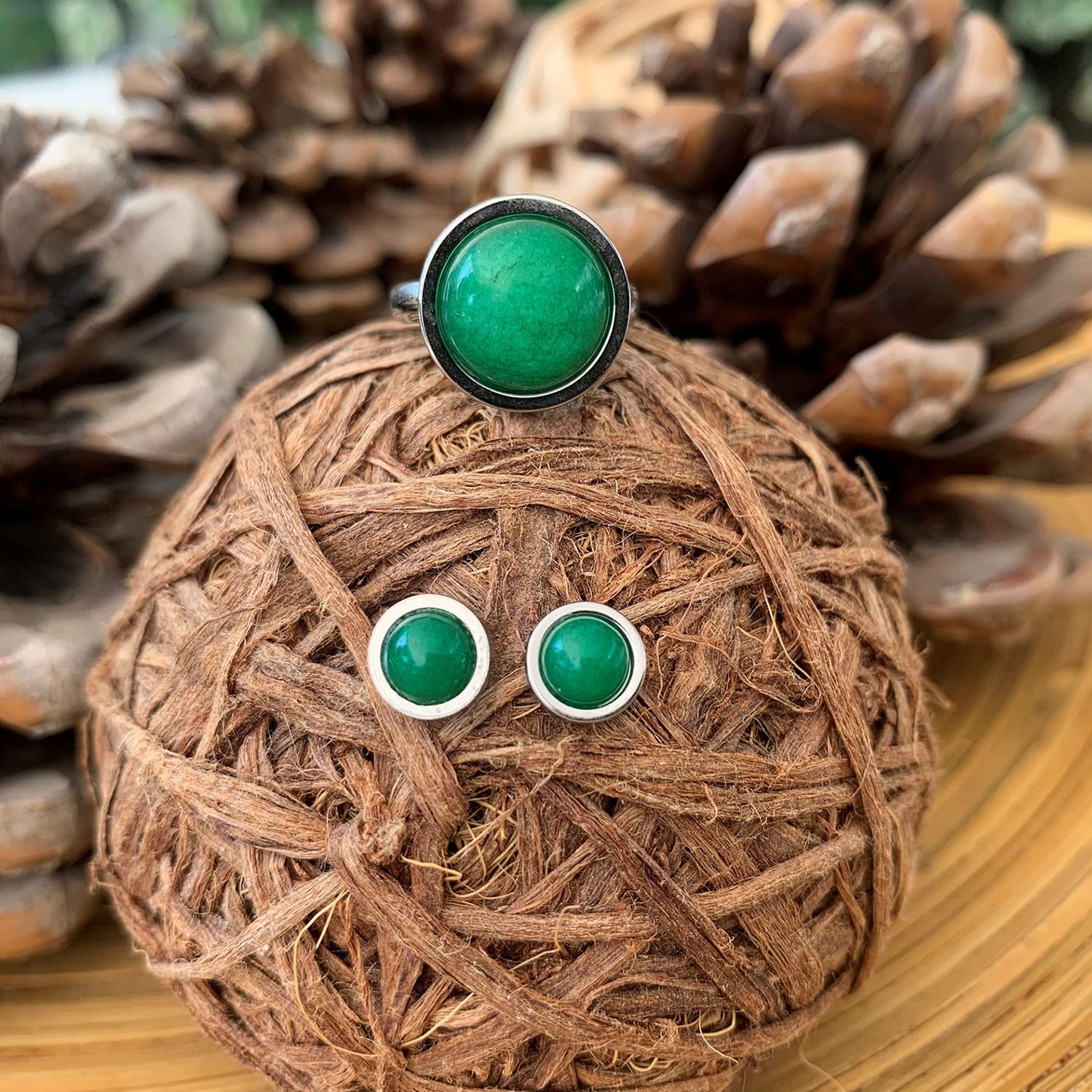 Ring- und Ohrring-Set mit Natursteinen - Passender Silber-Edelstahl-Ring und Ohrringe - Frauenring-Schutzamulett - Perfekt zum Verschenken (Jade Grün)