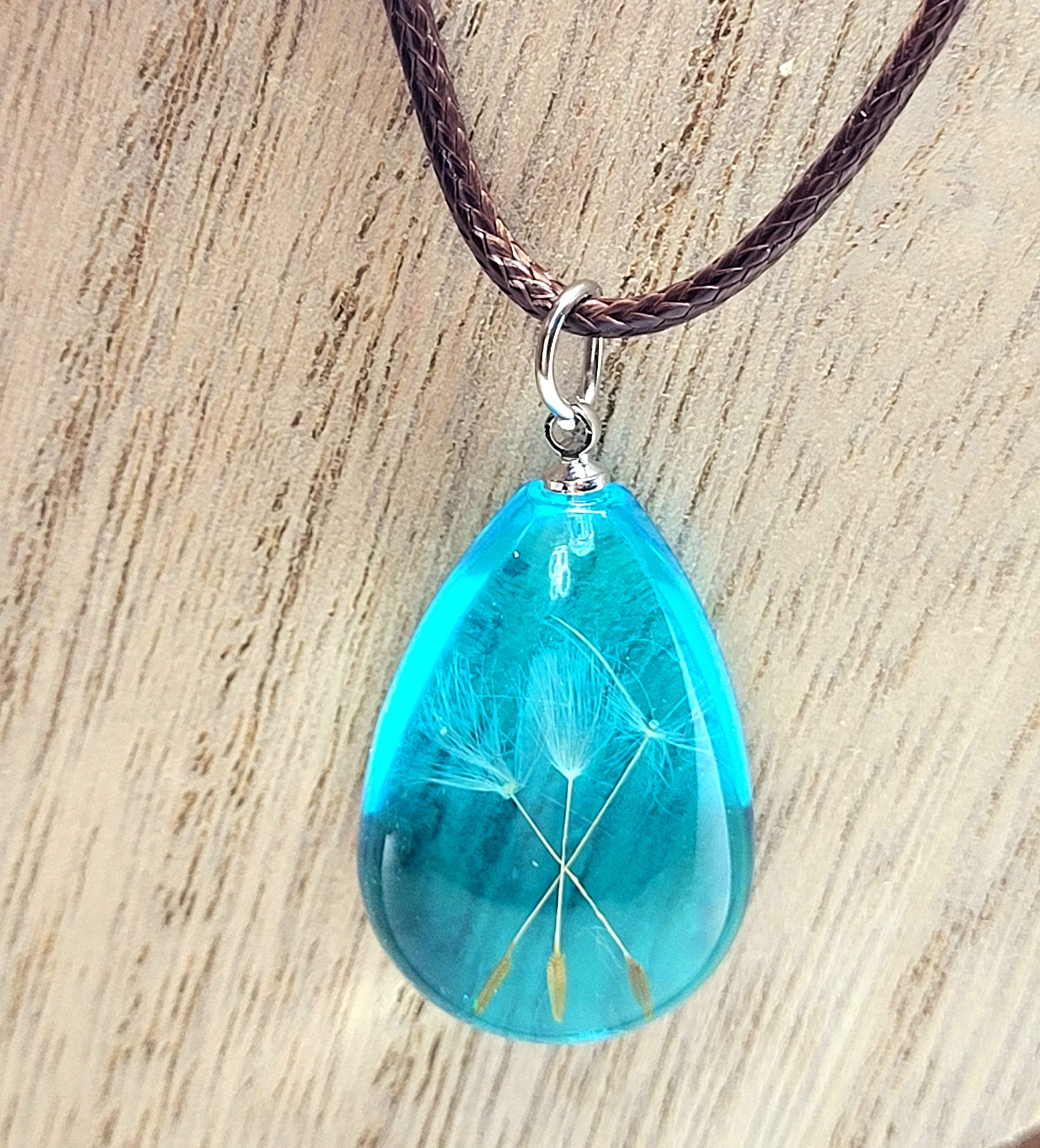 „Wunschblume“ Halskette für Damen | Echte Pusteblume Samen in Kunstharz Anhänger (Tropfenform) | Boho Schmuck mit gewachster Baumwollkordel | Geschenkidee mit Bedeutung (Himmelblau)