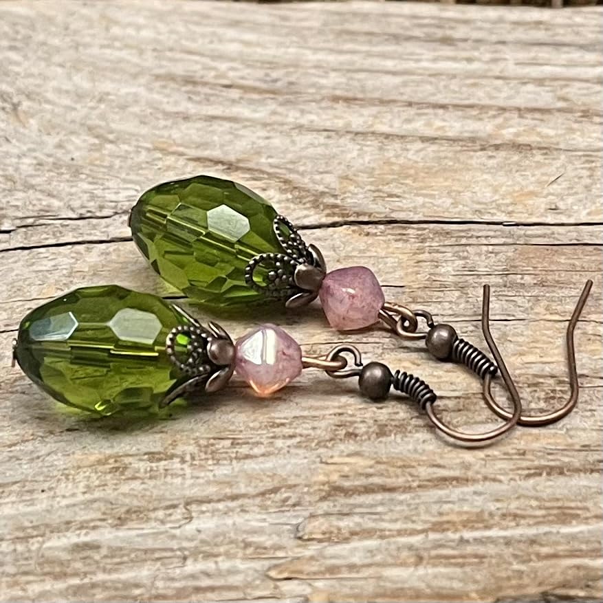 Vintage Ohrringe mit böhmischen Oliven Glasperlen - grün, rosa opal & kupfer
