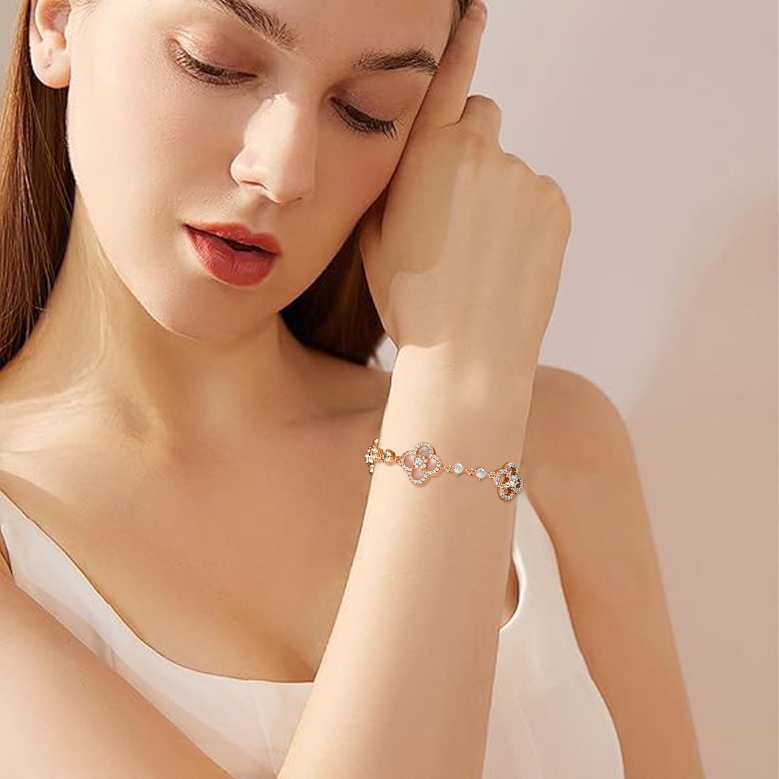 Gkaopi Armband Damen 925 Sterling Silber Cubic Zirkonia Kleeblatt Glücksbringer Armbander Verstellbar Stapelbare Blumen Armschmuck Wasserfest Handmade Schmuck Geschenk (Gold, Einheitsgrösse)